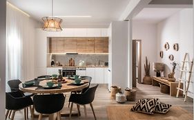 Khroma Luxury Suite 1 Beach Front Apartment